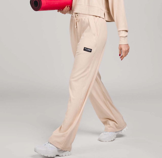 Chic set off white
