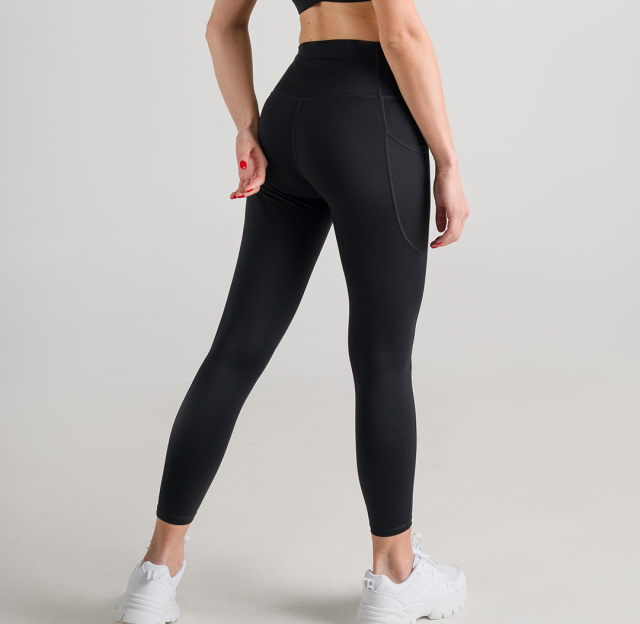 Tyro Essential helanke crne